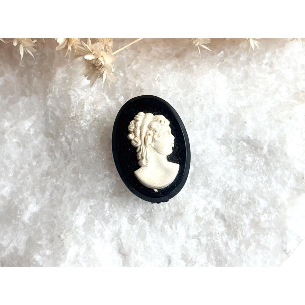 Faux Cameo Victorian Style Profiled Lady Oval Costume Jewelry Brooch | Lapel Pin - Picture 10 of 10